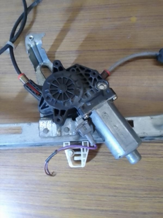 Elevalunas delantero derecho Peugeot 206 (