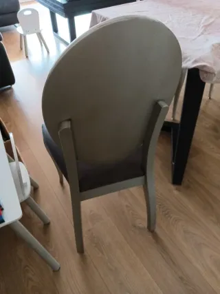 Silla de terciopelo gris y plata