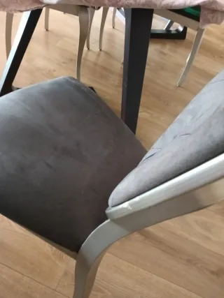 Silla de terciopelo gris y plata