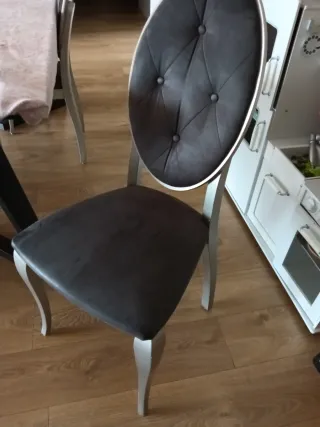 Silla de terciopelo gris y plata