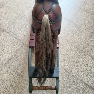 Caballo balancín de madera