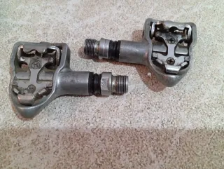 Pedales automáticos para bicicleta