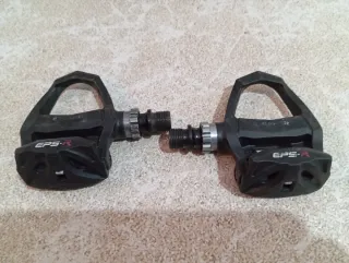 Pedales automáticos para bicicleta