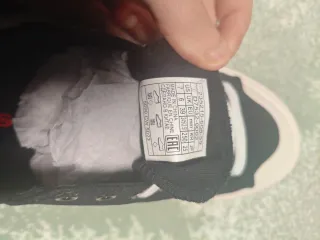 Zapatillas Levis Negras y Blancas