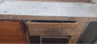 Mesa de carpintero robusta de madera