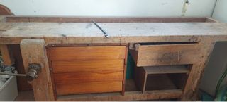 Mesa de carpintero robusta de madera