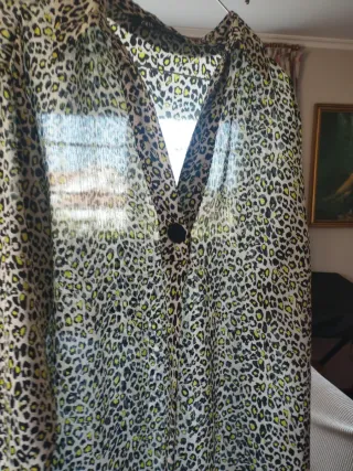 Conjunto: Camisa animal print y 2 pantalones negro