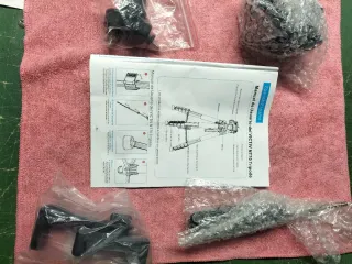 Trípode  naranja y negro.