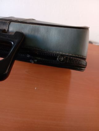 MÁQUINA DE ESCRIBIR OLIVETTI PLUMA 22