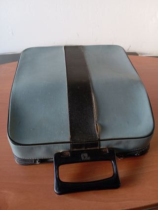 MÁQUINA DE ESCRIBIR OLIVETTI PLUMA 22