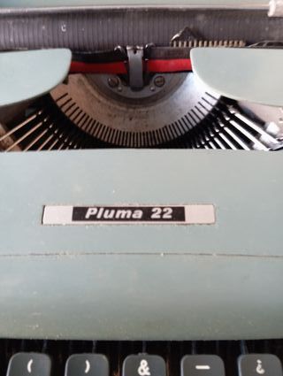 MÁQUINA DE ESCRIBIR OLIVETTI PLUMA 22