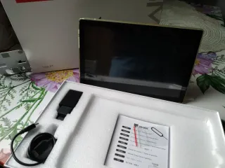 Tablet BMAX + Cargador + Funda
