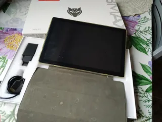 Tablet BMAX + Cargador + Funda