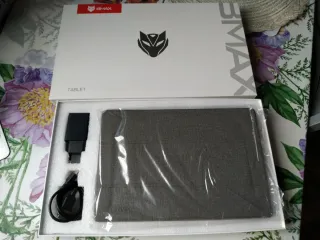 Tablet BMAX + Cargador + Funda