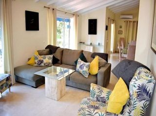 Chalet en alquiler en Elviria en Marbella