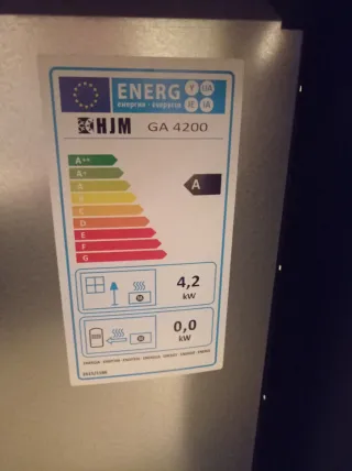Estufa Gas Butano, llama azul con muy poco uso.