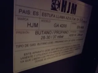 Estufa Gas Butano, llama azul con muy poco uso.