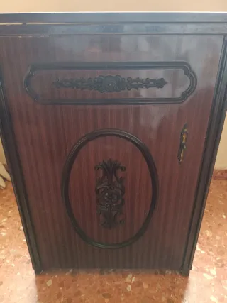 Máquina de coser Singer antigua, tiene motor.