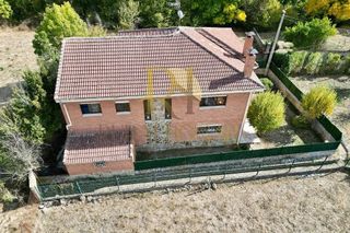 Chalet en venta en Matallana de Torío