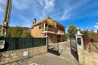 Chalet en venta en Matallana de Torío