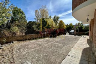 Chalet en venta en Matallana de Torío