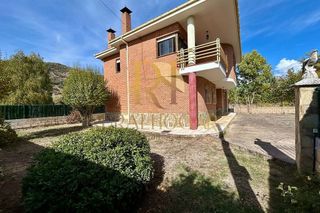 Chalet en venta en Matallana de Torío