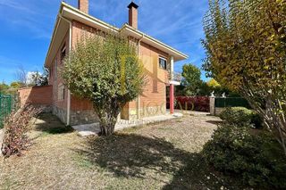 Chalet en venta en Matallana de Torío