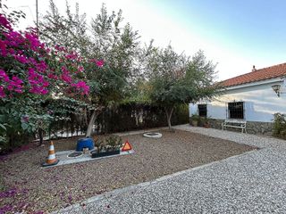 Chalet en venta en Carmona