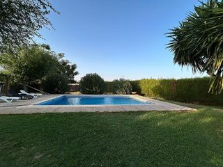 Chalet en venta en Carmona