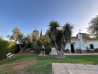 Chalet en venta en Carmona