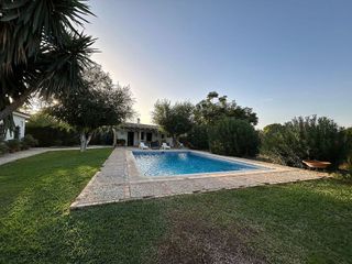 Chalet en venta en Carmona