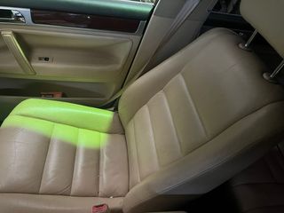 Interior Volkswagen Touareg 2004 Piel