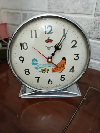 Sveglia vintage con gallina e pulcini
