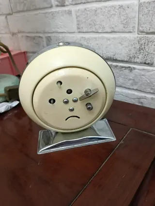 Sveglia vintage con gallina e pulcini