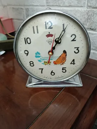 Sveglia vintage con gallina e pulcini