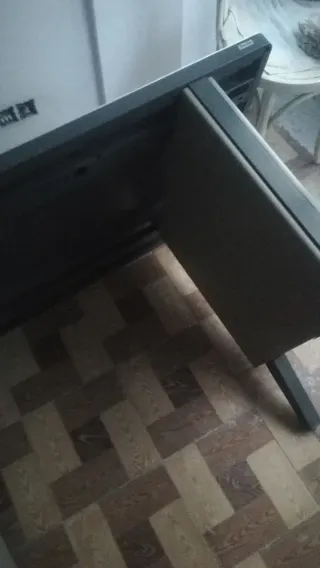 Mesa escritorio de oficina metálico