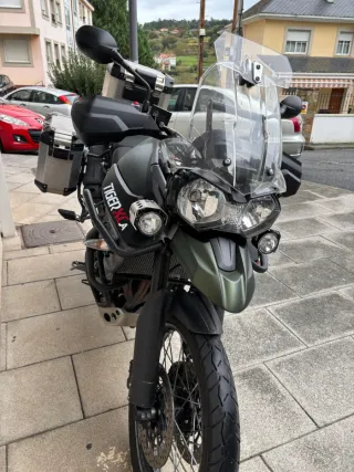 Triumph Tiger 800 XCA Verde