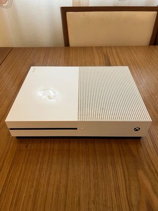 Xbox One S con 2 controller, tastiera e mouse