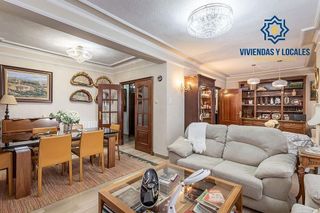 Piso en venta en Camino de Ronda - Rosaleda en Granada