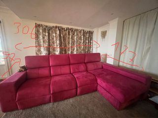 Sofá Seccional Eléctrico en color rojo frambuesa