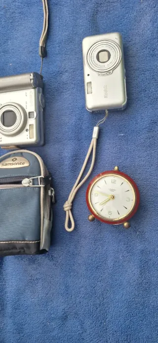 Lote Orologio da tavolo tedesco e 2 fotocamere digitali