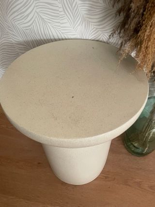 Mesa auxiliar microcemento beige