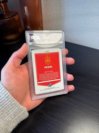 Pedri 2021/22 Donruss Holo Red Laser PSA 9