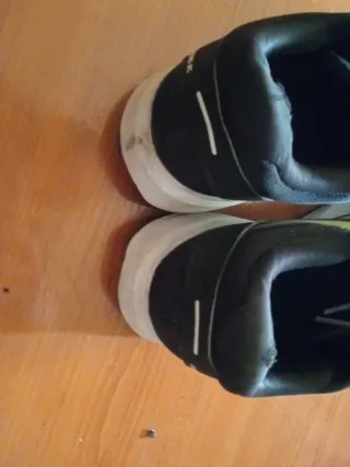 Zapatillas Adidas Negras y Amarillas