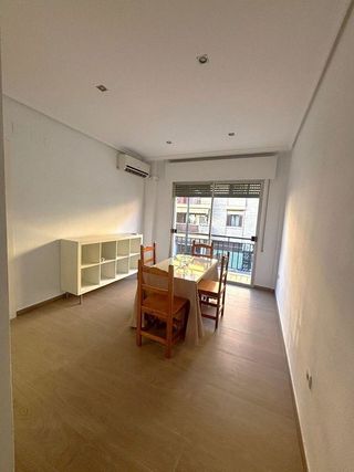 Piso en alquiler en San Julián en Sevilla