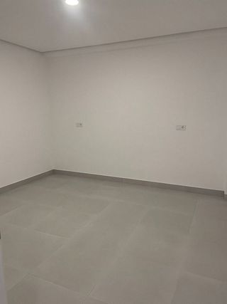 Piso en alquiler en Cruz Roja en Sevilla