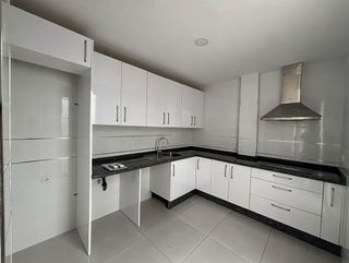 Piso en alquiler en Cruz Roja en Sevilla