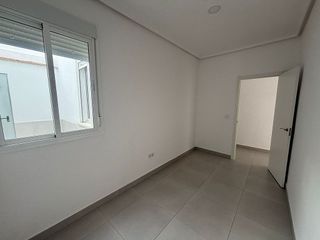 Piso en alquiler en Cruz Roja en Sevilla