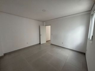 Piso en alquiler en Cruz Roja en Sevilla