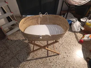 Moisés para bebé de mimbre y colchón